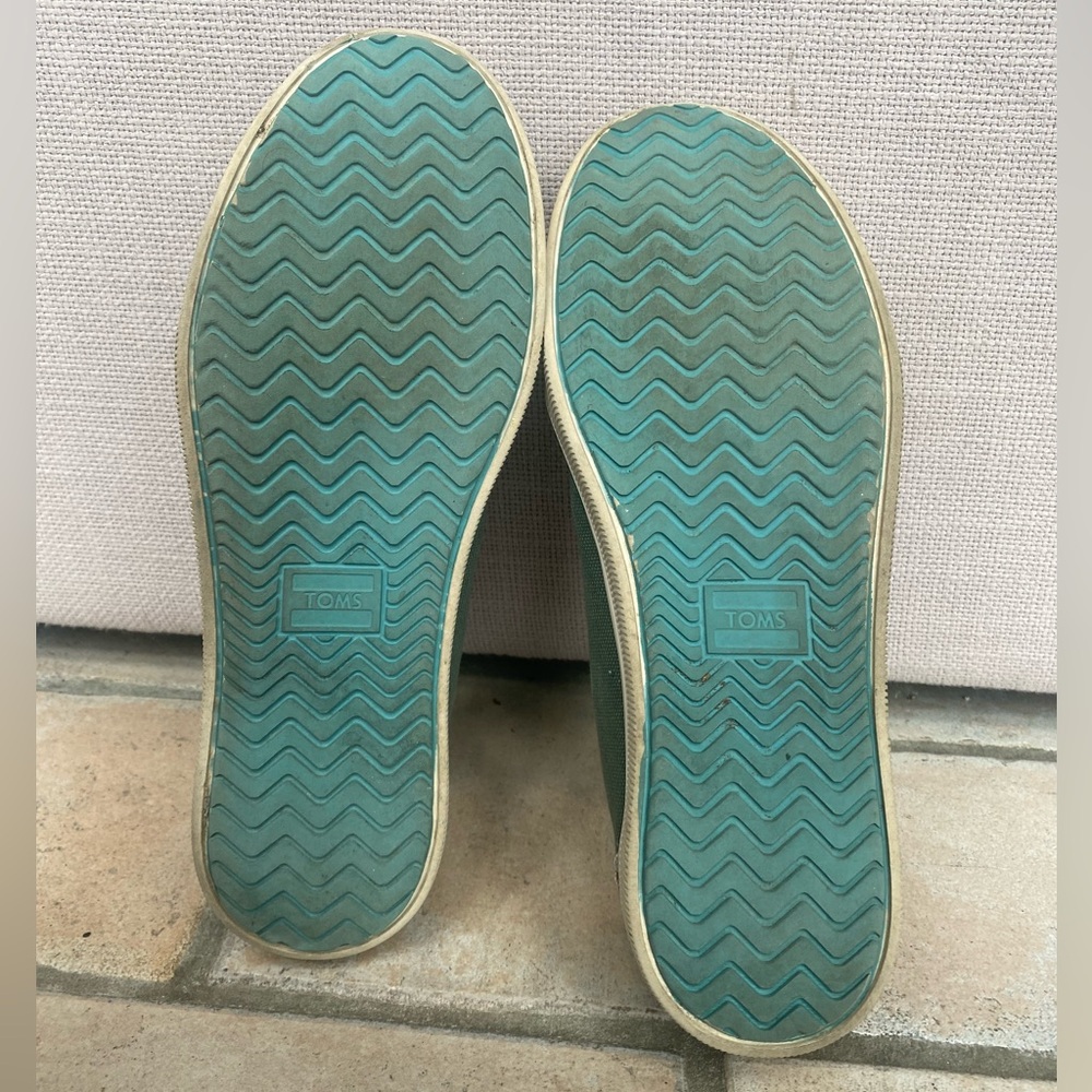 TOMS Men's Green Casual Shoes - Picture 6 of 7